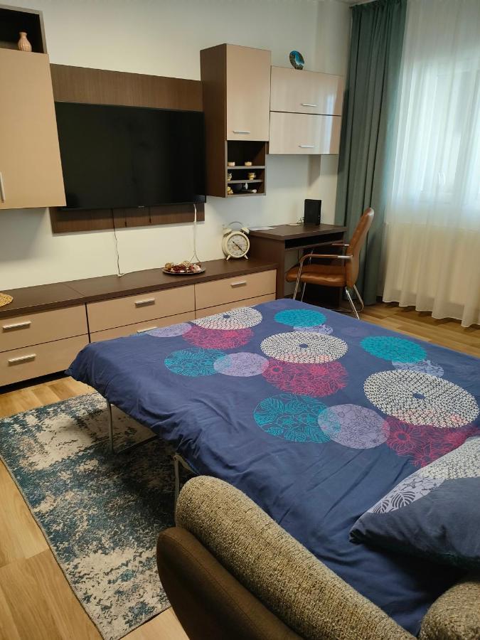 פלוייסטי Adrian Home Mega מראה חיצוני תמונה
