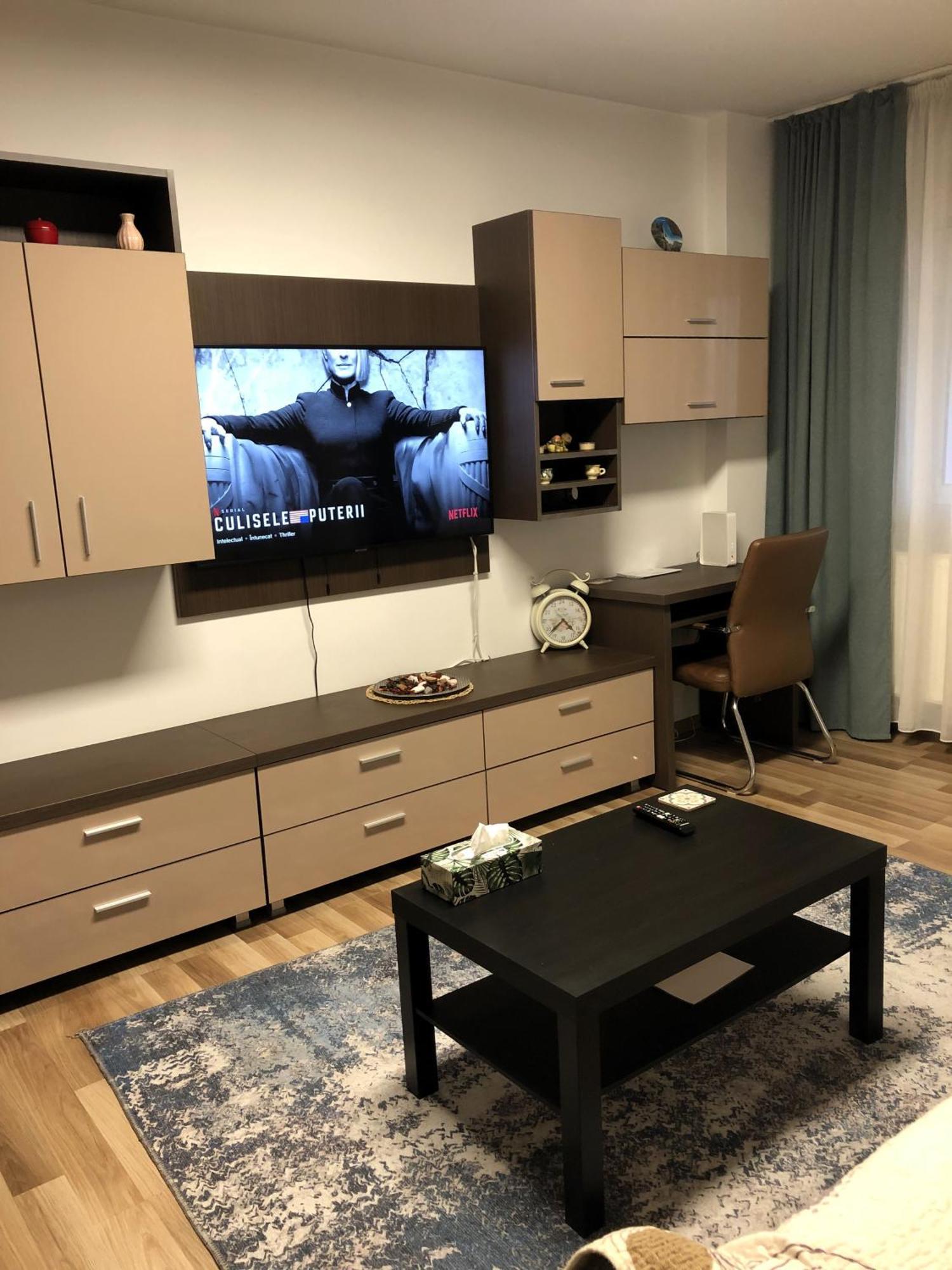 פלוייסטי Adrian Home Mega מראה חיצוני תמונה